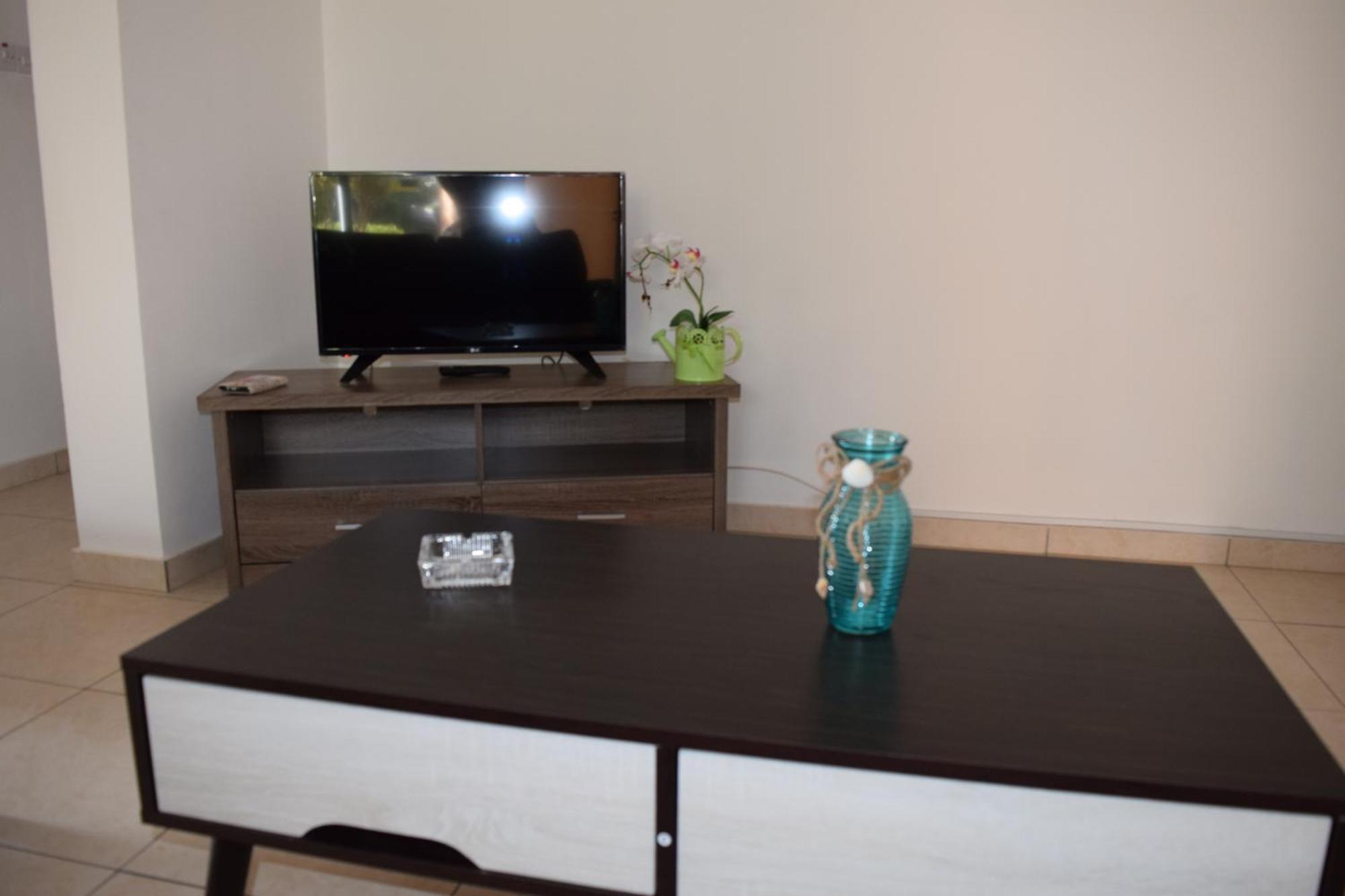 Diana Apartment Paphos Bagian luar foto