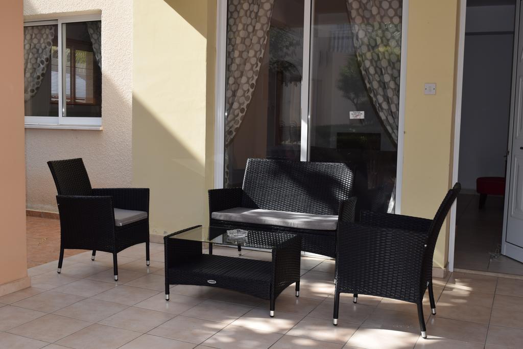 Diana Apartment Paphos Bagian luar foto