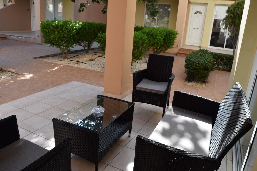 Diana Apartment Paphos Bagian luar foto