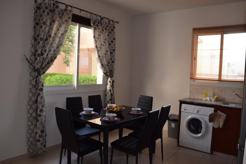 Diana Apartment Paphos Bagian luar foto