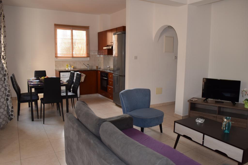 Diana Apartment Paphos Bagian luar foto