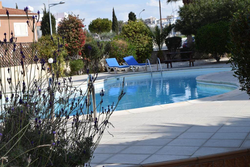 Diana Apartment Paphos Bagian luar foto