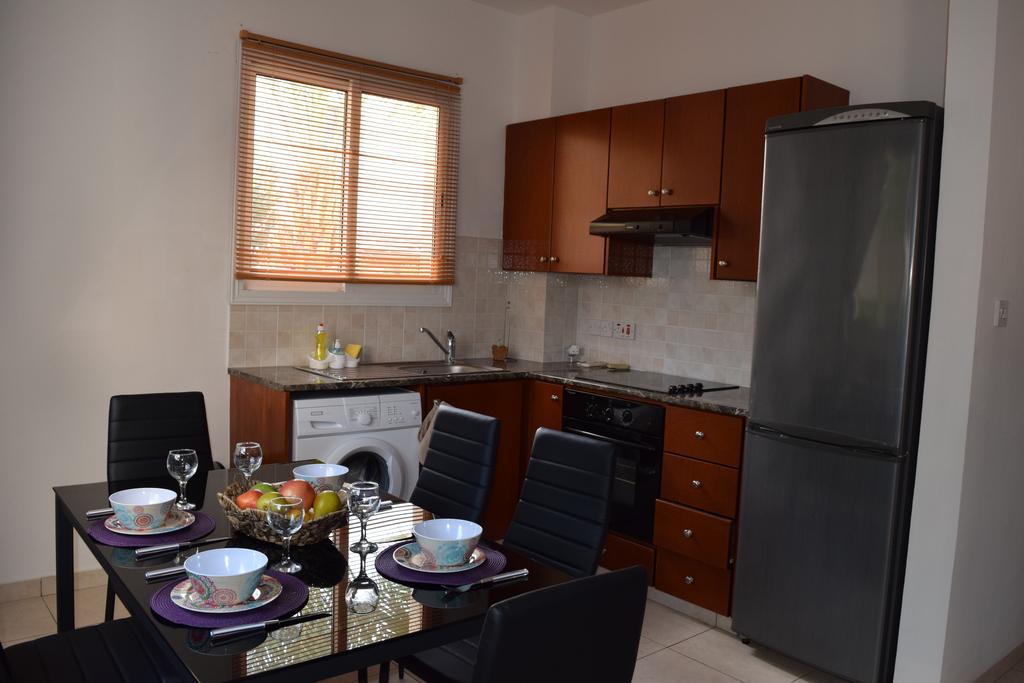Diana Apartment Paphos Bagian luar foto