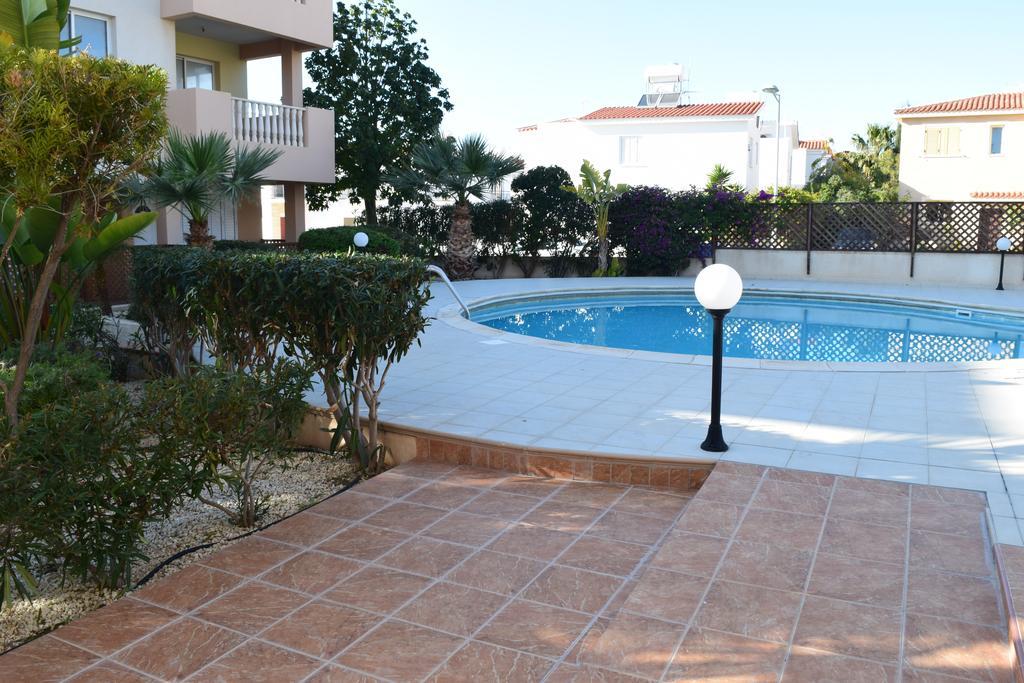 Diana Apartment Paphos Bagian luar foto
