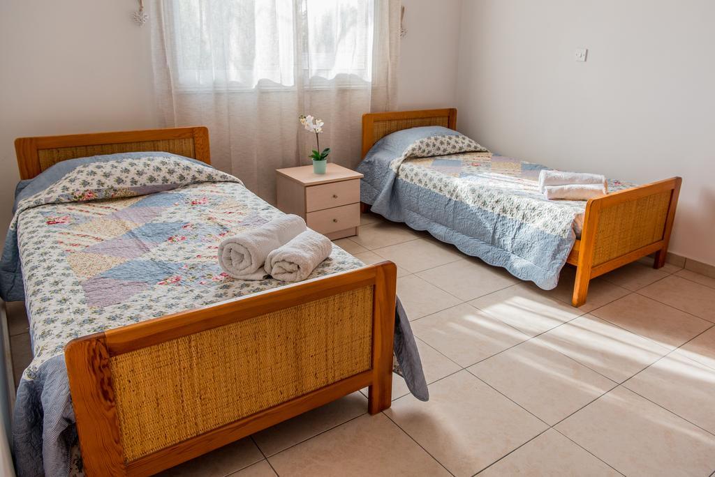 Diana Apartment Paphos Bagian luar foto