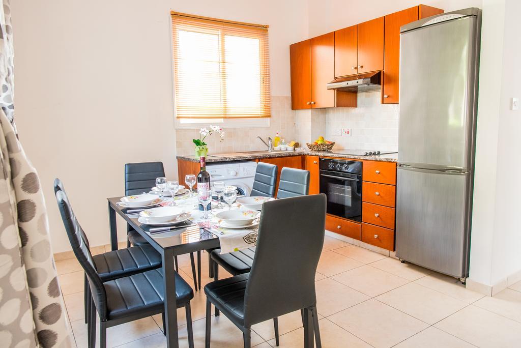 Diana Apartment Paphos Bagian luar foto